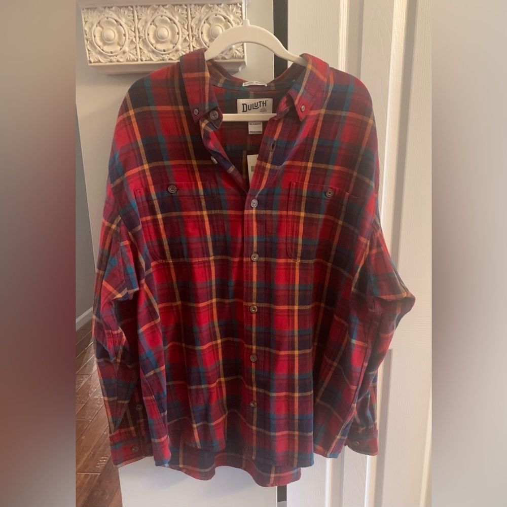 Duluth Trading Co Men’s Red and Blue Plaid Untucked Flannel Shirt NWT - XL